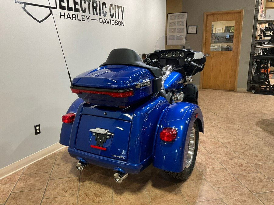 2024 Harley-Davidson Tri Glide Ultra Blue Burst FLHTCUTG