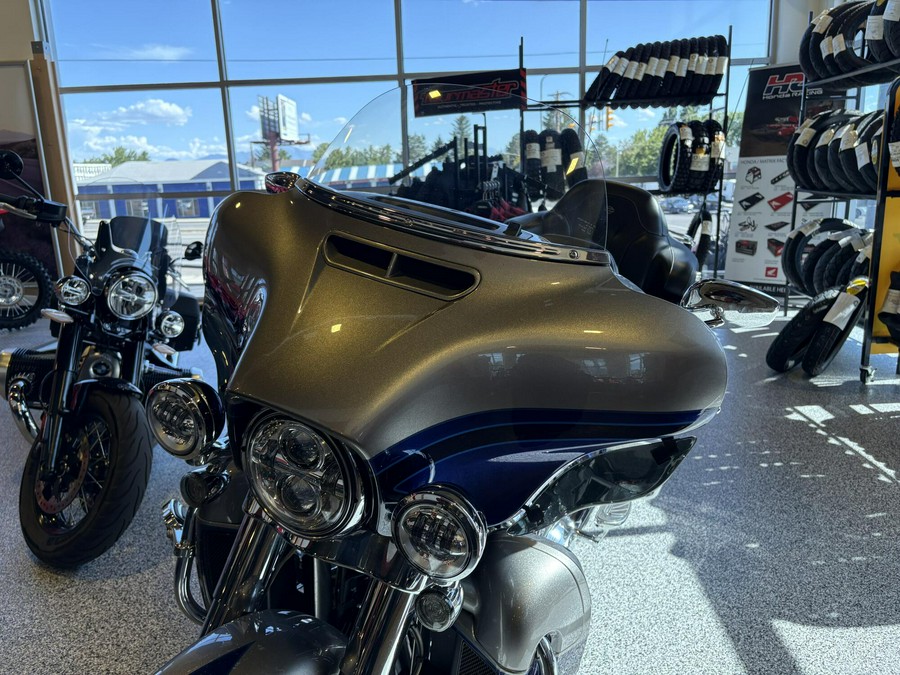 2017 Harley-Davidson FLHTKSE CVO Limited
