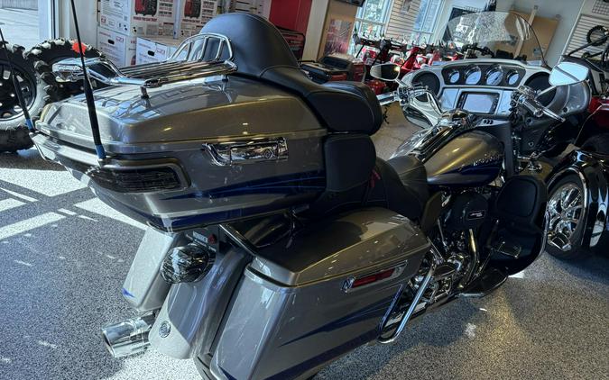 2017 Harley-Davidson FLHTKSE CVO Limited