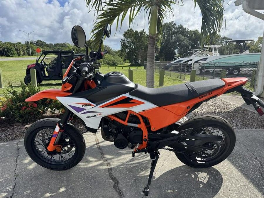 2025 KTM 390 SMC R