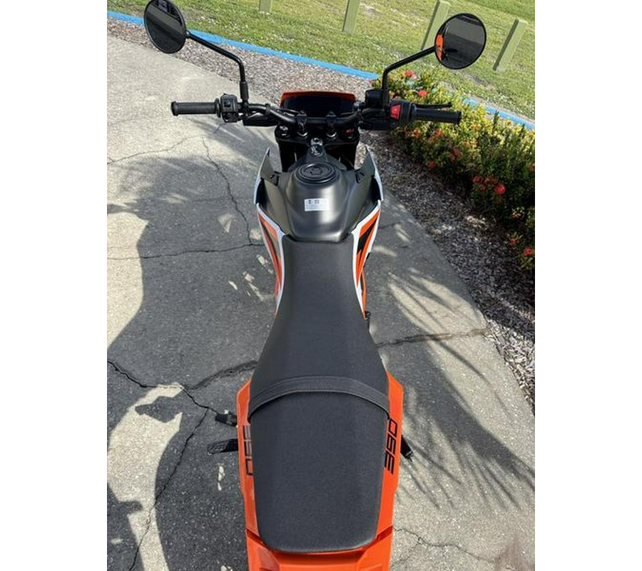 2025 KTM 390 SMC R