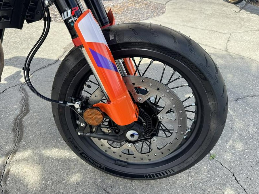 2025 KTM 390 SMC R