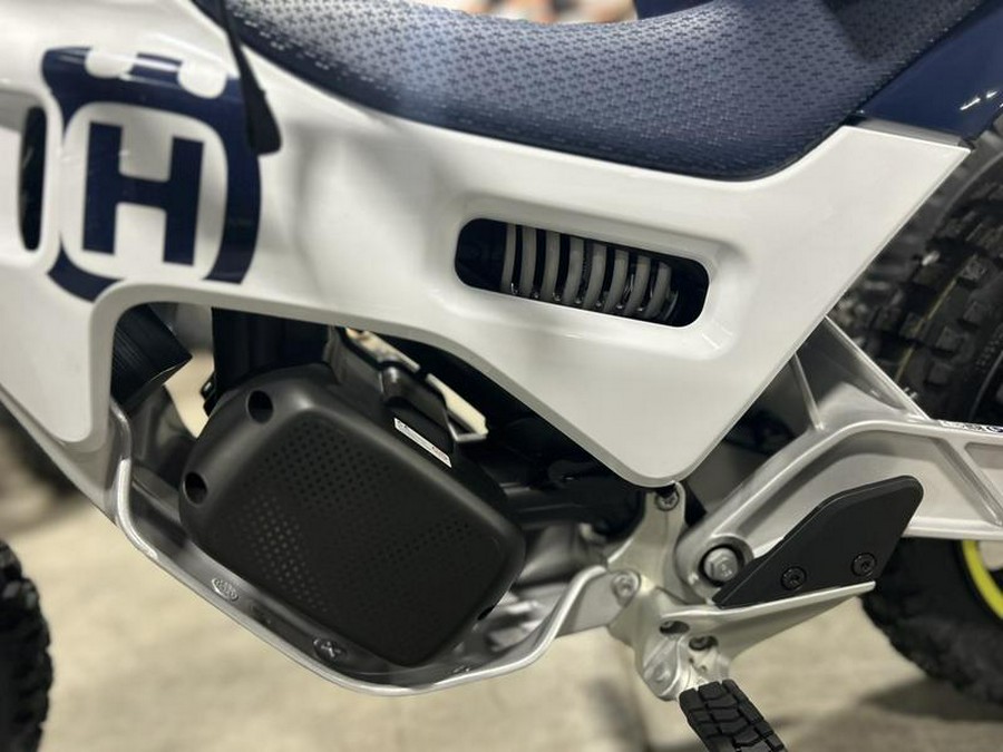 2024 Husqvarna® EE 2