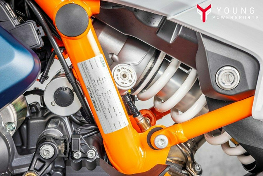 2025 KTM Adventure 890 R