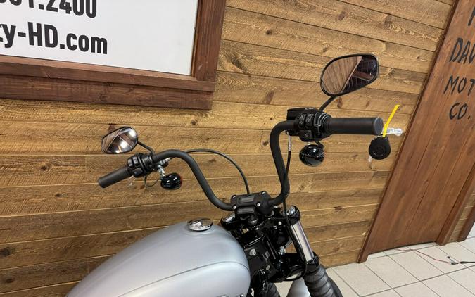 2020 Harley-Davidson® Street Bob® Barracuda Silver Denim FXBB