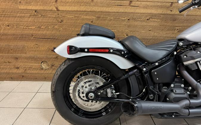 2020 Harley-Davidson® Street Bob® Barracuda Silver Denim FXBB