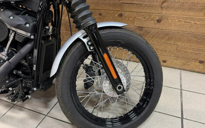 2020 Harley-Davidson® Street Bob® Barracuda Silver Denim FXBB