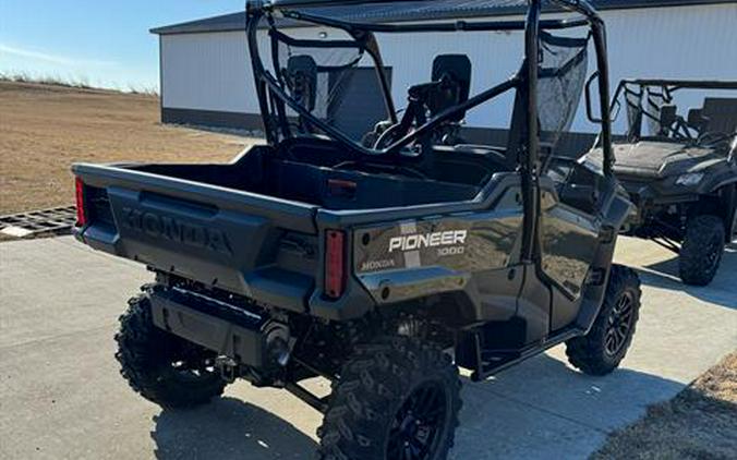 2025 Honda Pioneer 1000 Deluxe