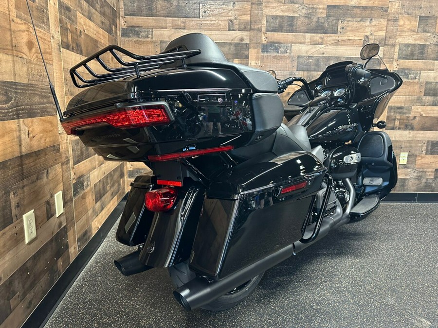 2022 Harley-Davidson Road Glide Limited Vivid Black - Black Finish FLTRK