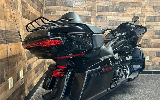 2022 Harley-Davidson Road Glide Limited Vivid Black - Black Finish FLTRK