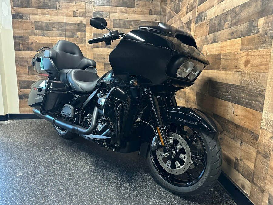 2022 Harley-Davidson Road Glide Limited Vivid Black - Black Finish FLTRK