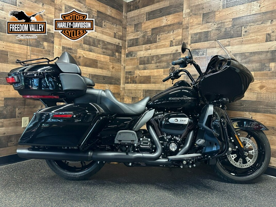 2022 Harley-Davidson Road Glide Limited Vivid Black - Black Finish FLTRK