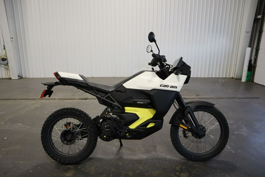 2025 Can-Am® Origin White