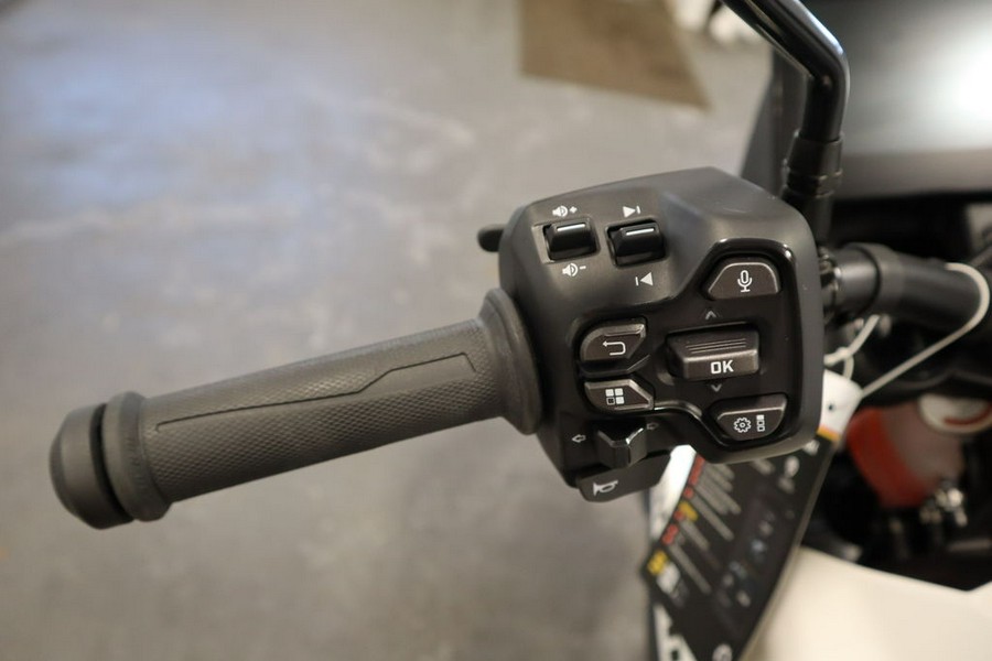 2025 Can-Am® Origin White