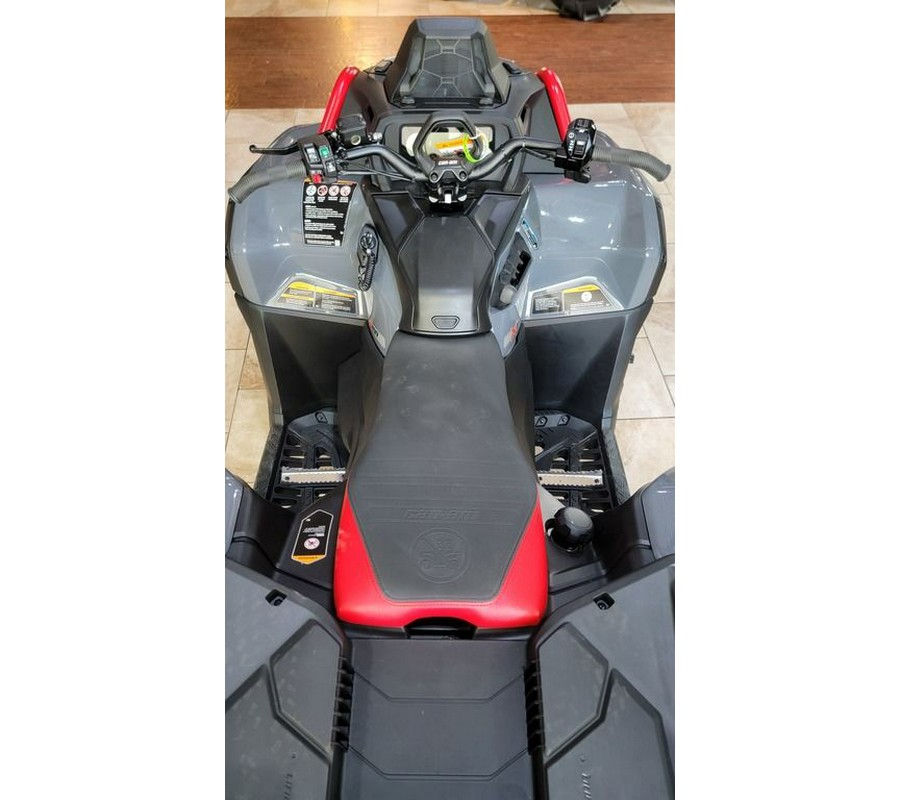 2025 Can-Am® Outlander X mr 1000R Granite Grey & Legion Red