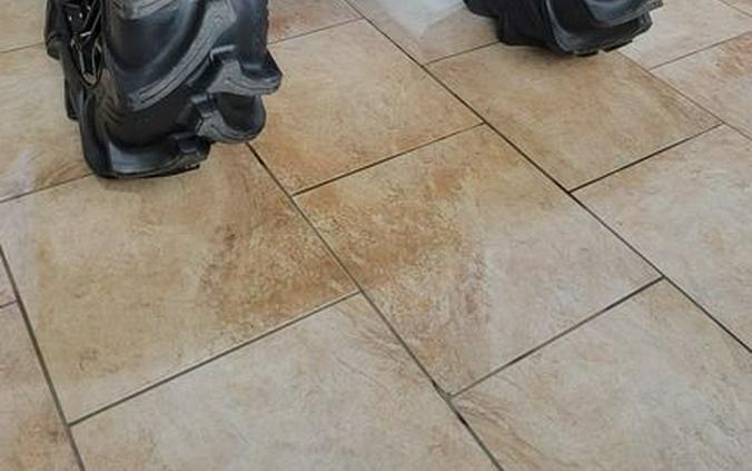 2025 Can-Am® Outlander X mr 1000R Granite Grey & Legion Red