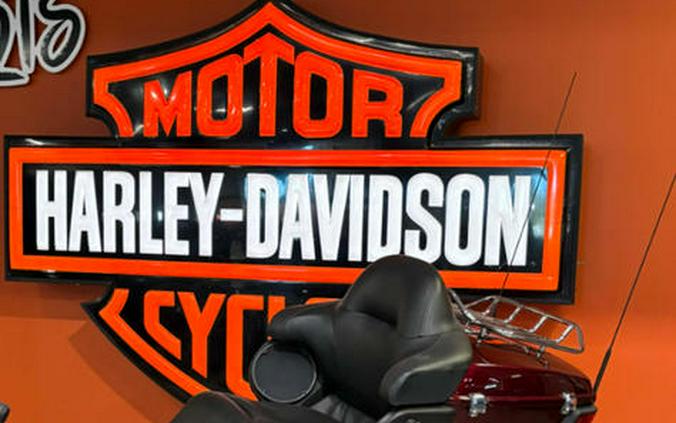 2015 Harley-Davidson® FLHTCUL - Electra Glide® Ultra Classic® Low