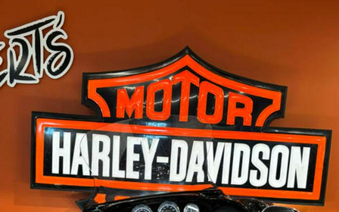 2015 Harley-Davidson® FLHTCUL - Electra Glide® Ultra Classic® Low