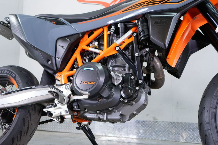 2022 KTM 690 SMC R