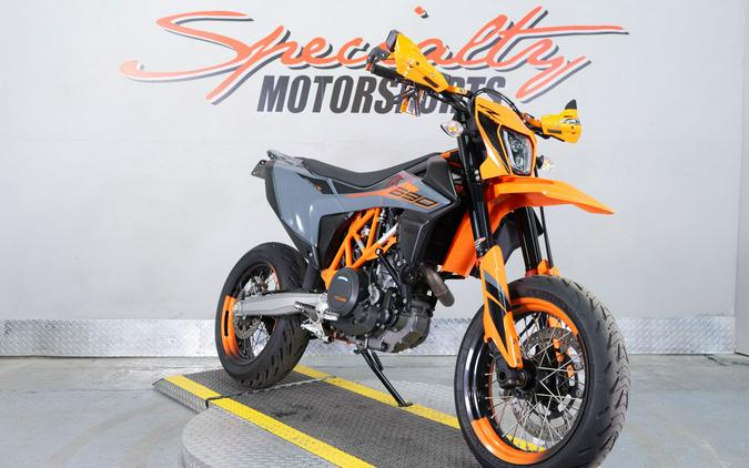 2022 KTM 690 SMC R