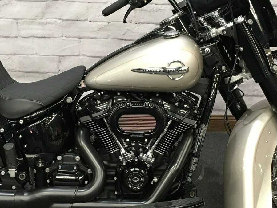 2018 Harley-Davidson Heritage Classic 114 Silver Fortune FLHCS