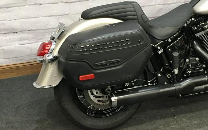 2018 Harley-Davidson Heritage Classic 114 Silver Fortune FLHCS