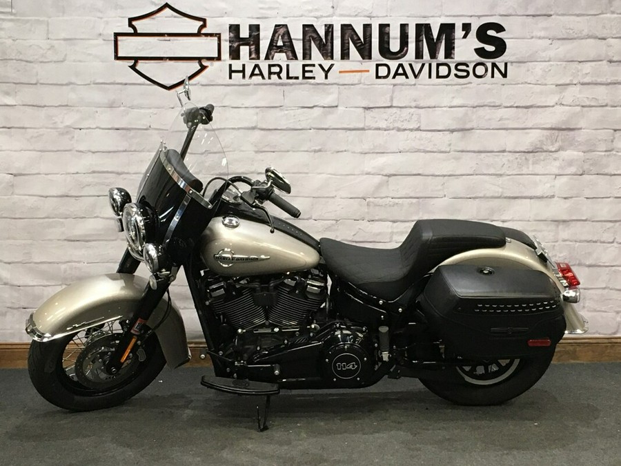 2018 Harley-Davidson Heritage Classic 114 Silver Fortune FLHCS