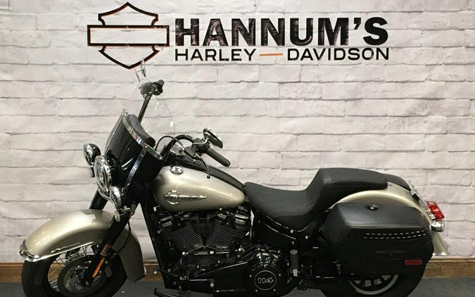 2018 Harley-Davidson Heritage Classic 114 Silver Fortune FLHCS