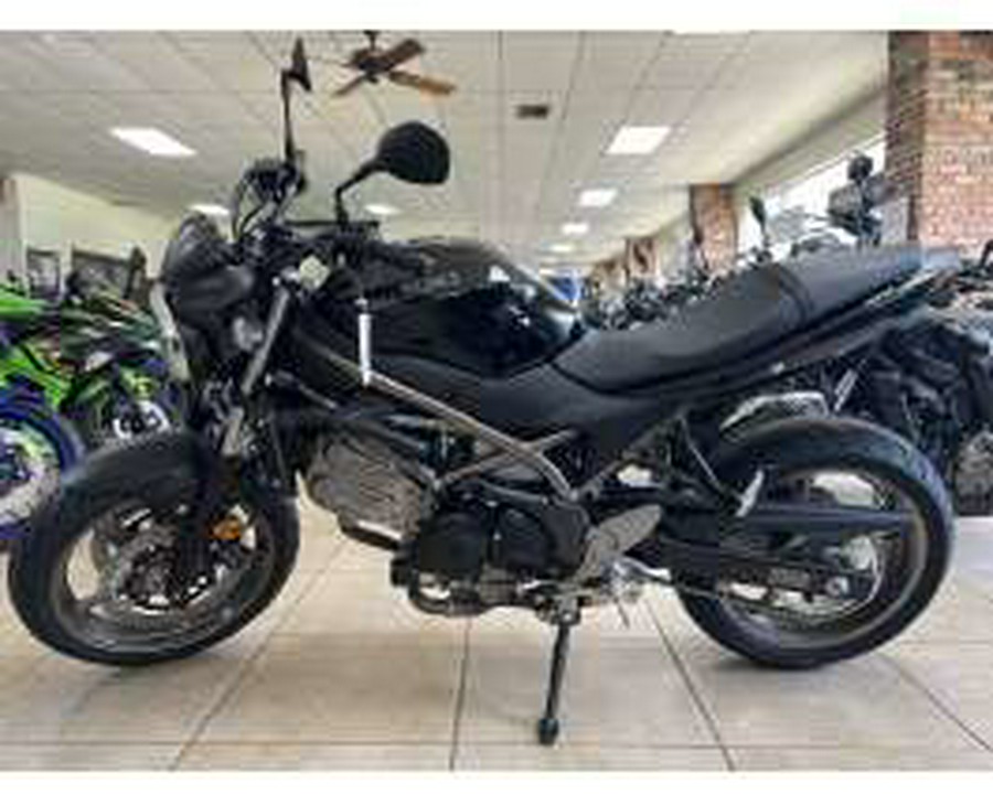 2024 Yamaha XSR700RB