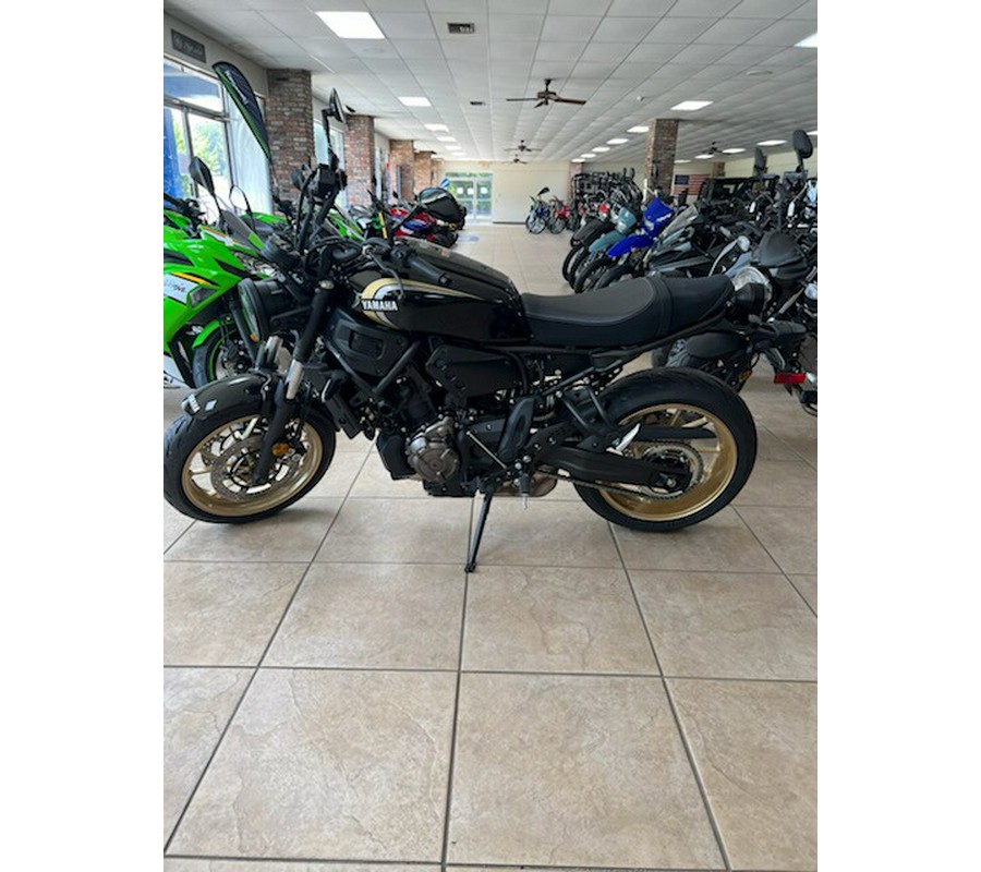 2024 Yamaha XSR700RB