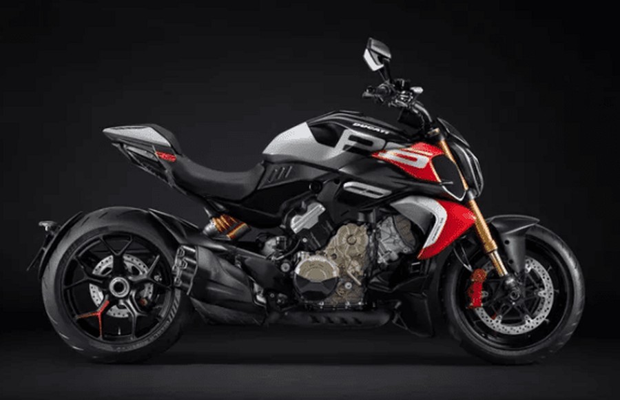 2026 Ducati Diavel V4 RS