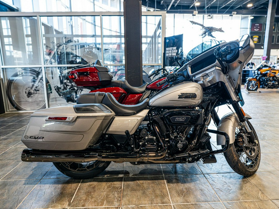 2023 CVO™ Street Glide FLHXSE