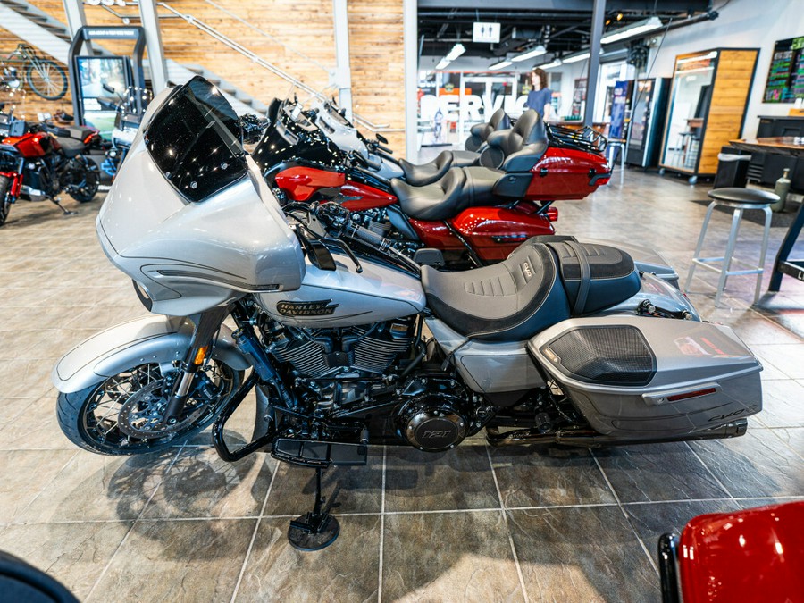 2023 CVO™ Street Glide FLHXSE