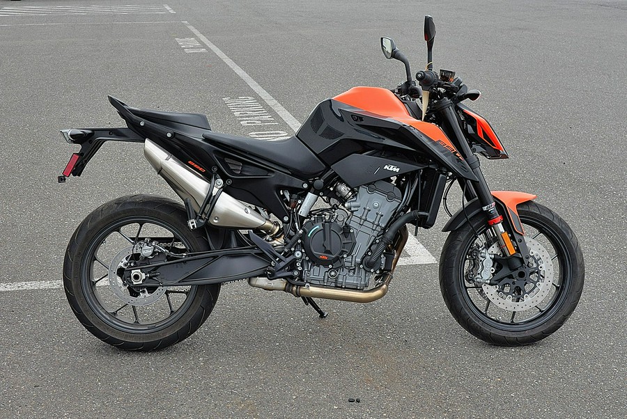 2022 KTM Duke 890