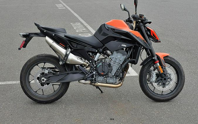 2022 KTM Duke 890