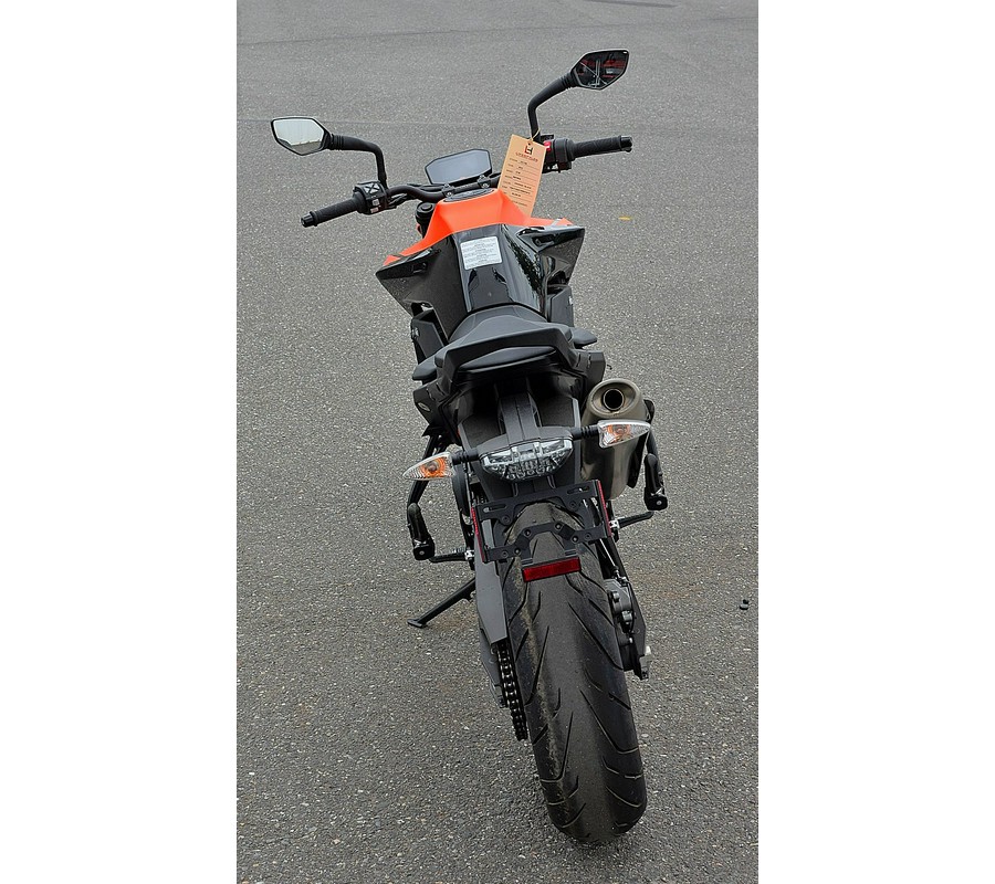 2022 KTM Duke 890 R