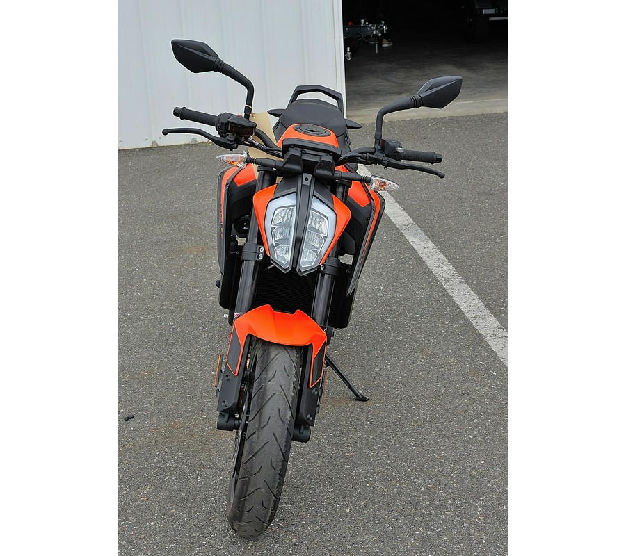 2022 KTM Duke 890