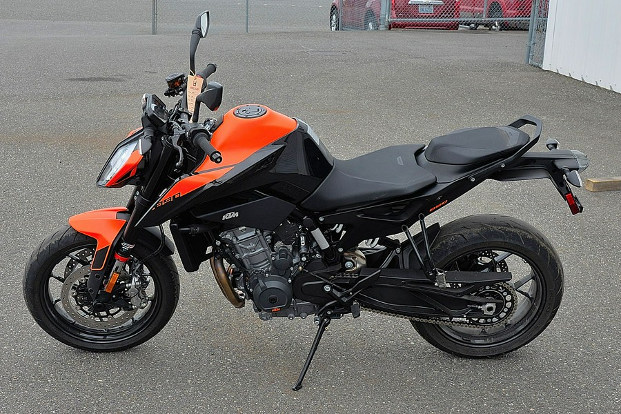 2022 KTM Duke 890