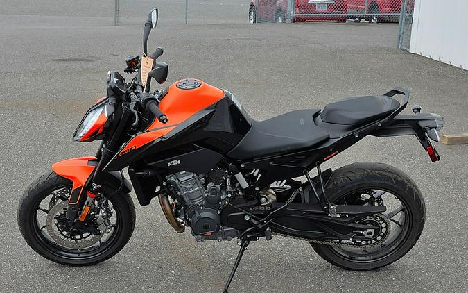 2022 KTM Duke 890 R