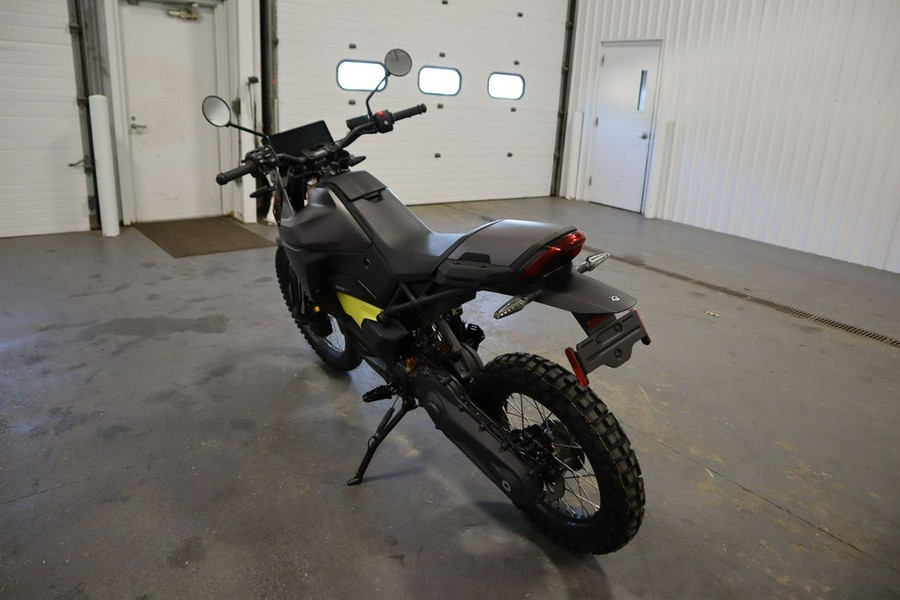 2025 Can-Am® Origin Carbon Black