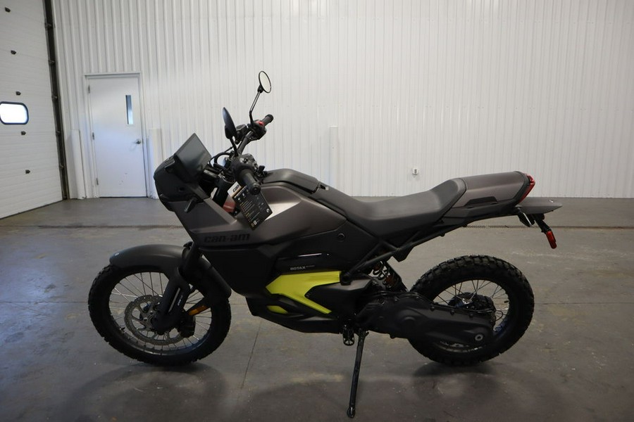 2025 Can-Am® Origin Carbon Black