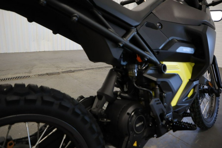 2025 Can-Am® Origin Carbon Black