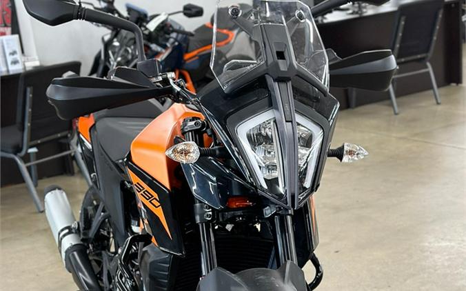 2024 KTM Adventure 390