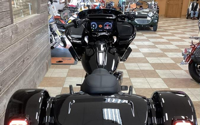 2026 Harley-Davidson® Road Glide 3 Vivid Black
