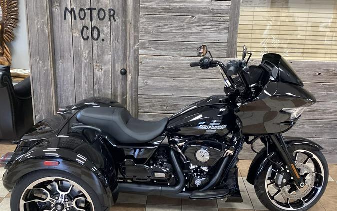 2026 Harley-Davidson® Road Glide 3 Vivid Black