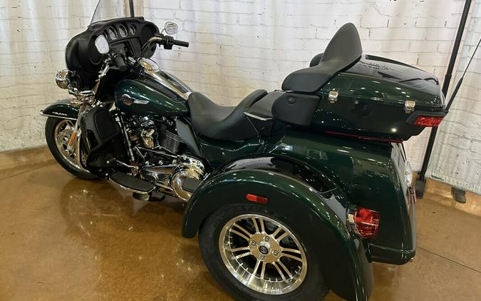 2024 Harley-Davidson Tri Glide Ultra FLHTCUTG Alpine Green / Vivid Black