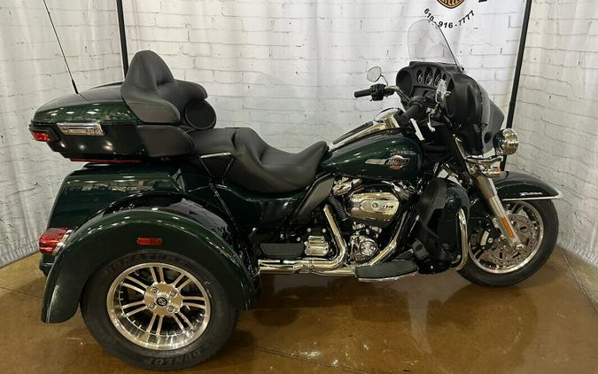 2024 Harley-Davidson Tri Glide Ultra FLHTCUTG Alpine Green / Vivid Black