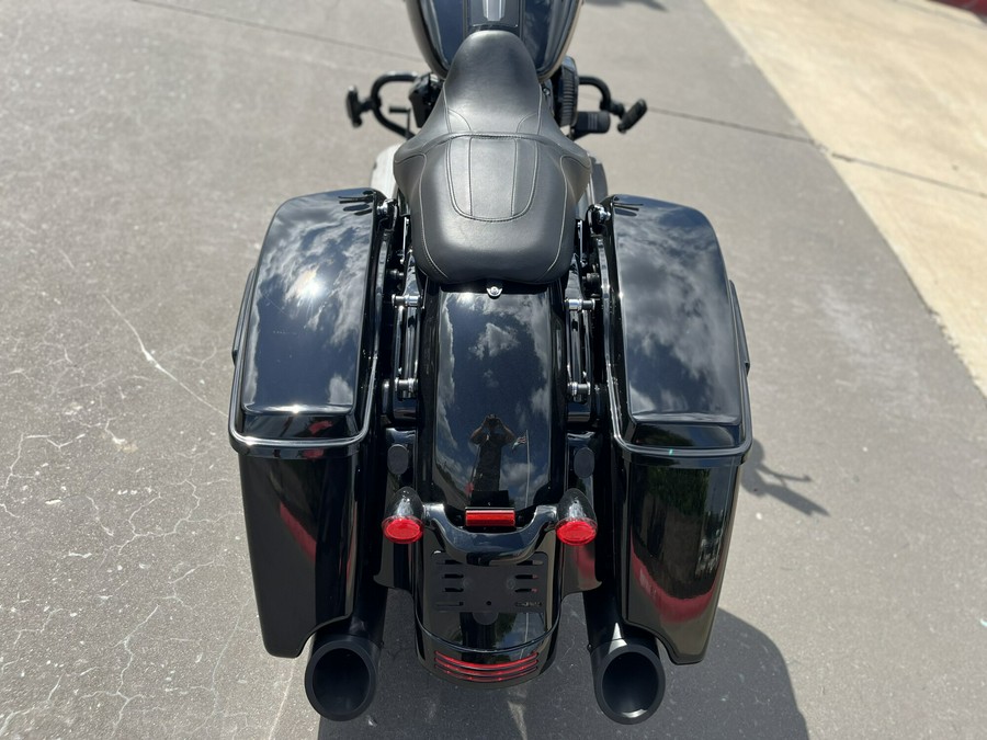 2025 Harley-Davidson® FLHRXS Road King® Special Vivid Black 615335