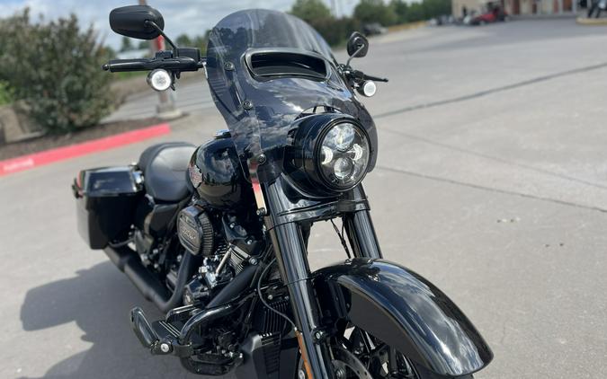 2025 Harley-Davidson® FLHRXS Road King® Special Vivid Black 615335