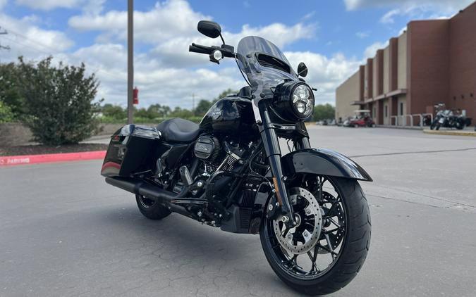 2025 Harley-Davidson® FLHRXS Road King® Special Vivid Black 615335